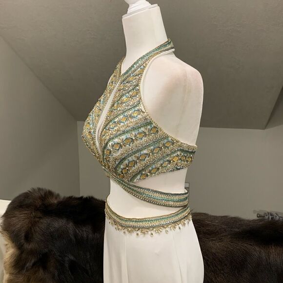 Stunning Halter Beaded & Sequined 1 Piece Fishtail Gown - Picture 11 of 12